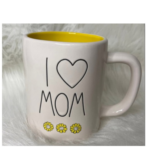 NEW Rae Dunn I Love Mom Mug with Daisies - Picture 1 of 2